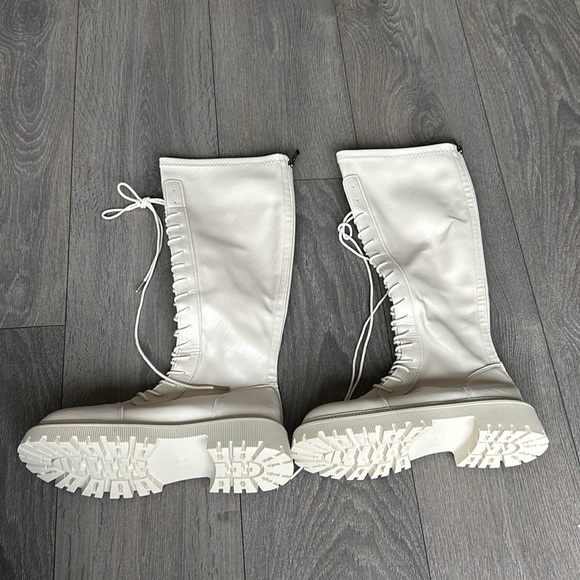 SHEIN BOOTS WITH BACK ZIPPER - Picture 4 of 8